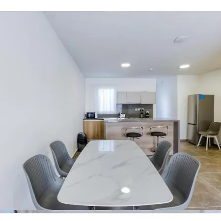 Apartment Peaceful 2br Seaside Penthouse - By Hostmt *