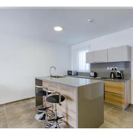 Peaceful 2br Seaside Penthouse - By Hostmt Apartment *