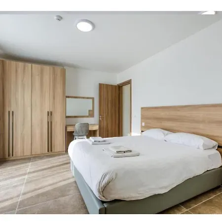 Peaceful 2br Seaside Penthouse - By Hostmt *