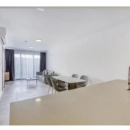 Peaceful 2br Seaside Penthouse - By Hostmt Appartement *