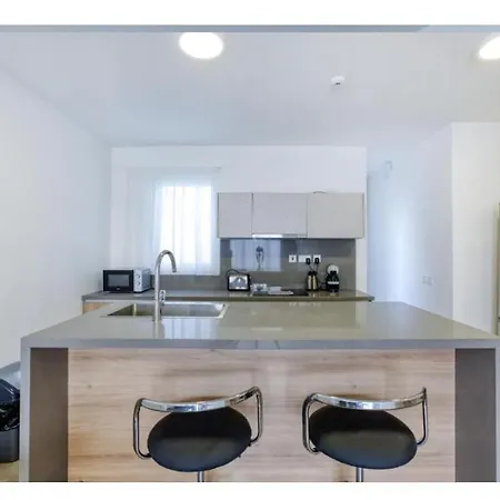 公寓 Peaceful 2br Seaside Penthouse - By Hostmt 圣保罗湾城